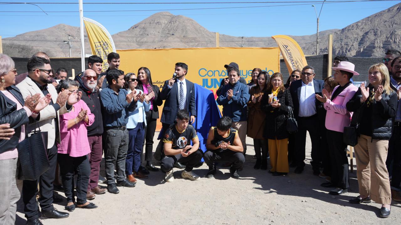 Con instalación de la primera piedra dan el vamos  al proyecto del moderno Polideportivo para Tierra Amarilla