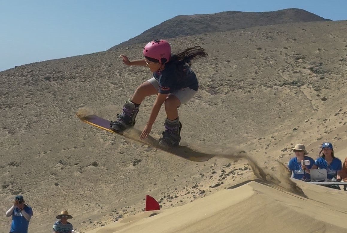 Joven copiapina Isidora Colman se consagra campeona sudamericana de sandboard en Antofagasta