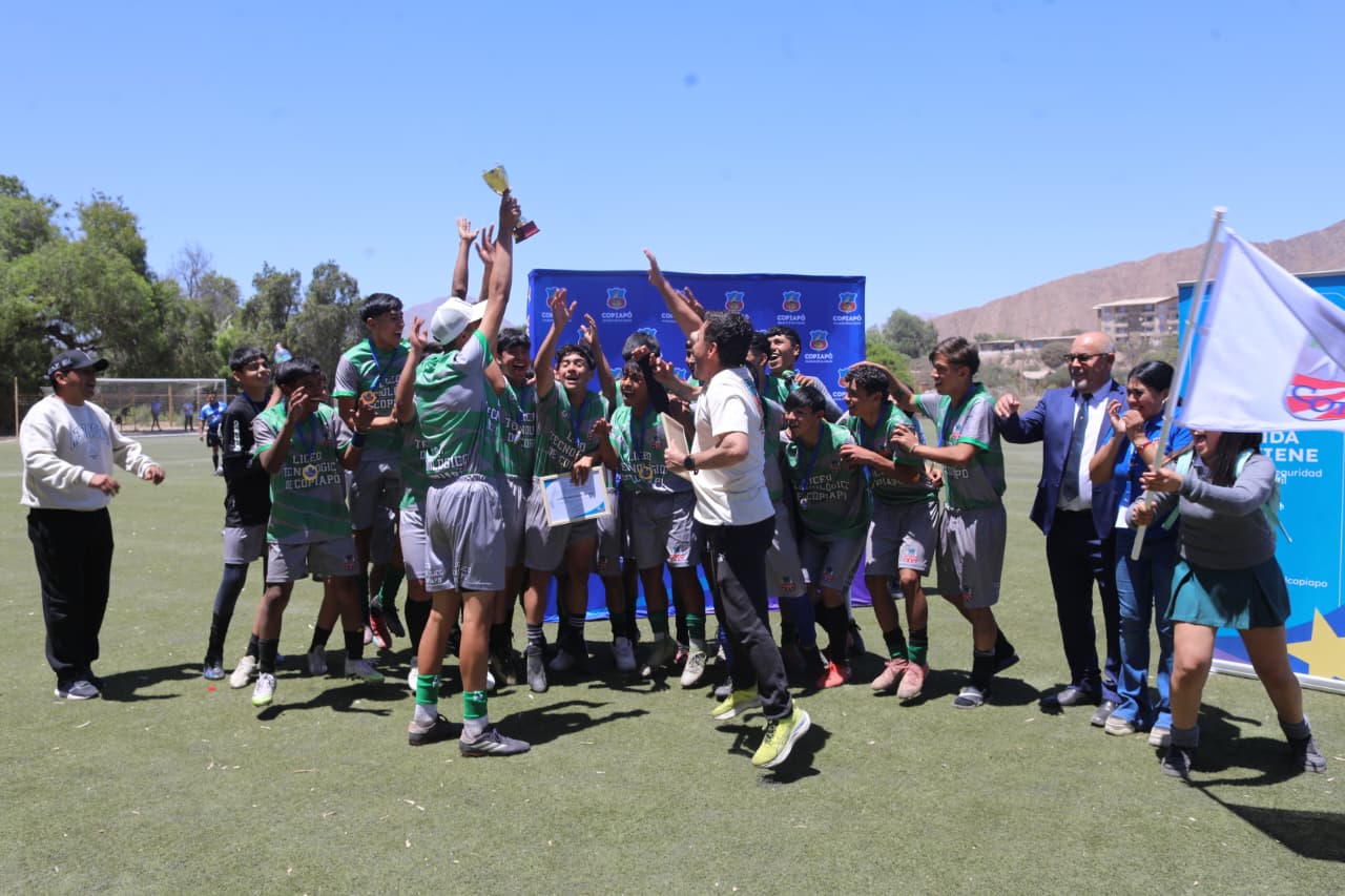 Liceo Tecnológico se queda con la corona del Campeonato Interescolar de Fútbol 11 en Copiapó