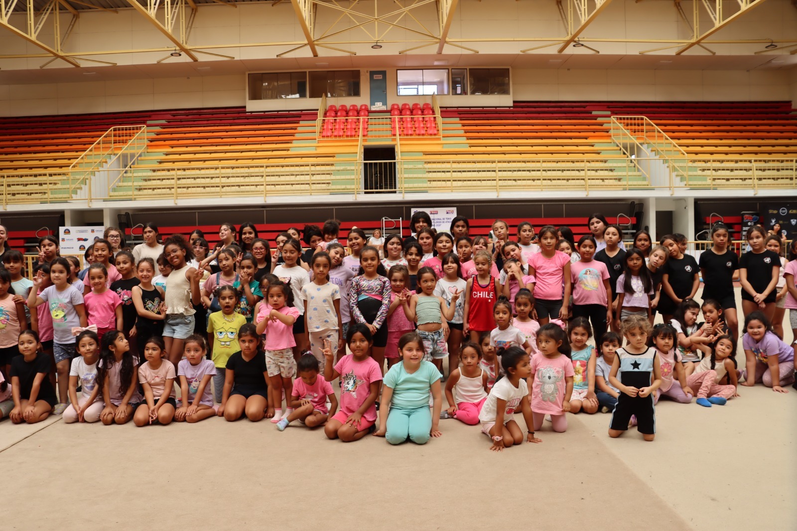 Más de 200 niñas dieron vida al inicio del taller de Gimnasia Rítmica en Copiapó