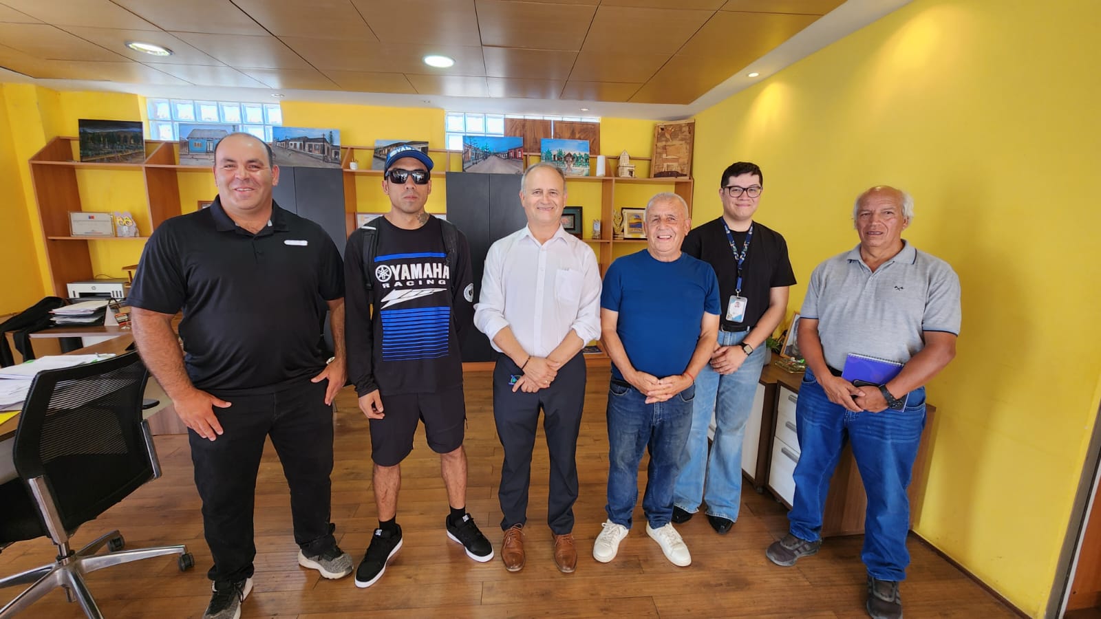 Freirina impulsa a su talento: Piloto Felipe Vega recibe apoyo clave para competir en el exigente enduro nortino