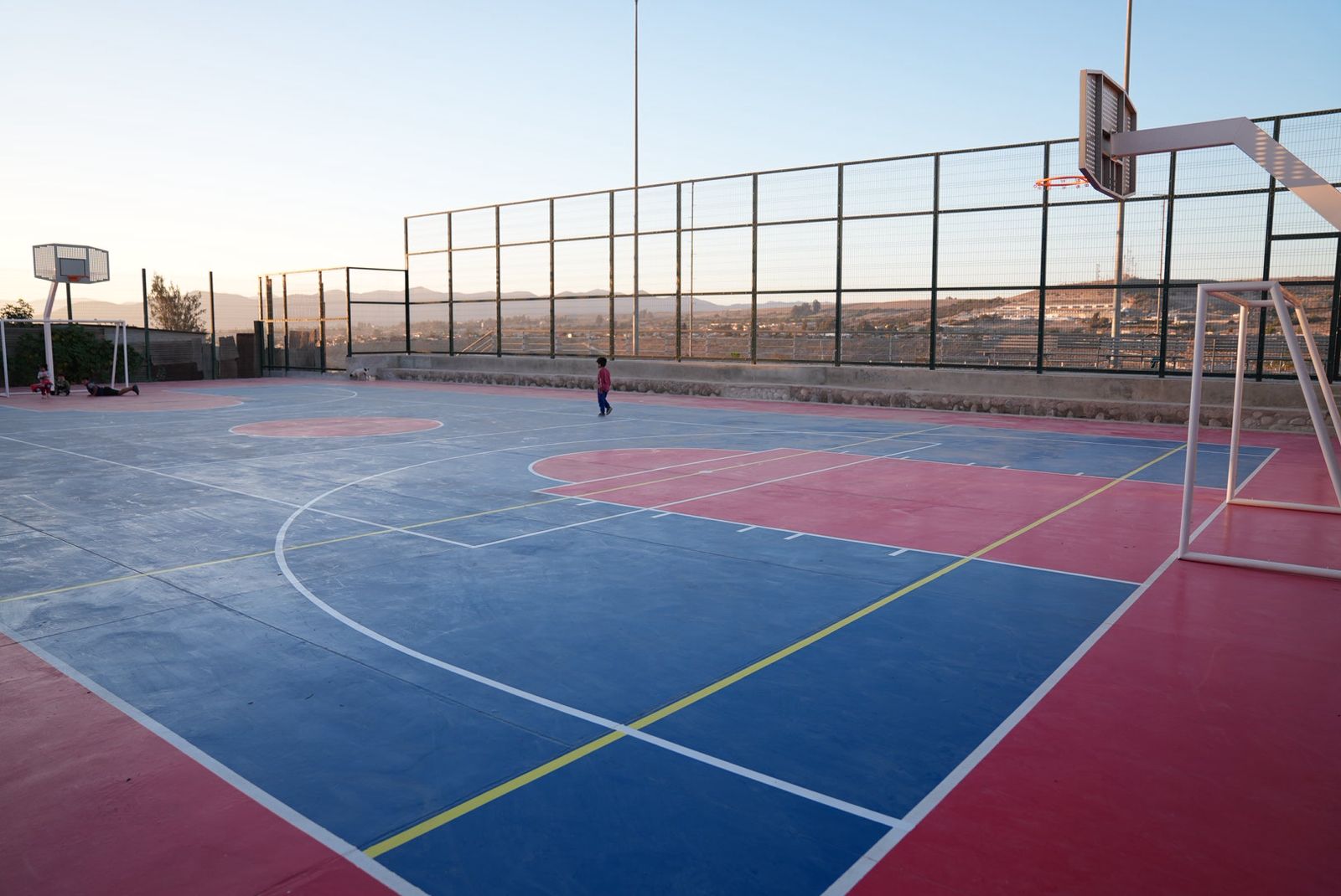 Vallenar recupera espacio clave para el deporte: inauguran moderna multicancha en Torreblanca