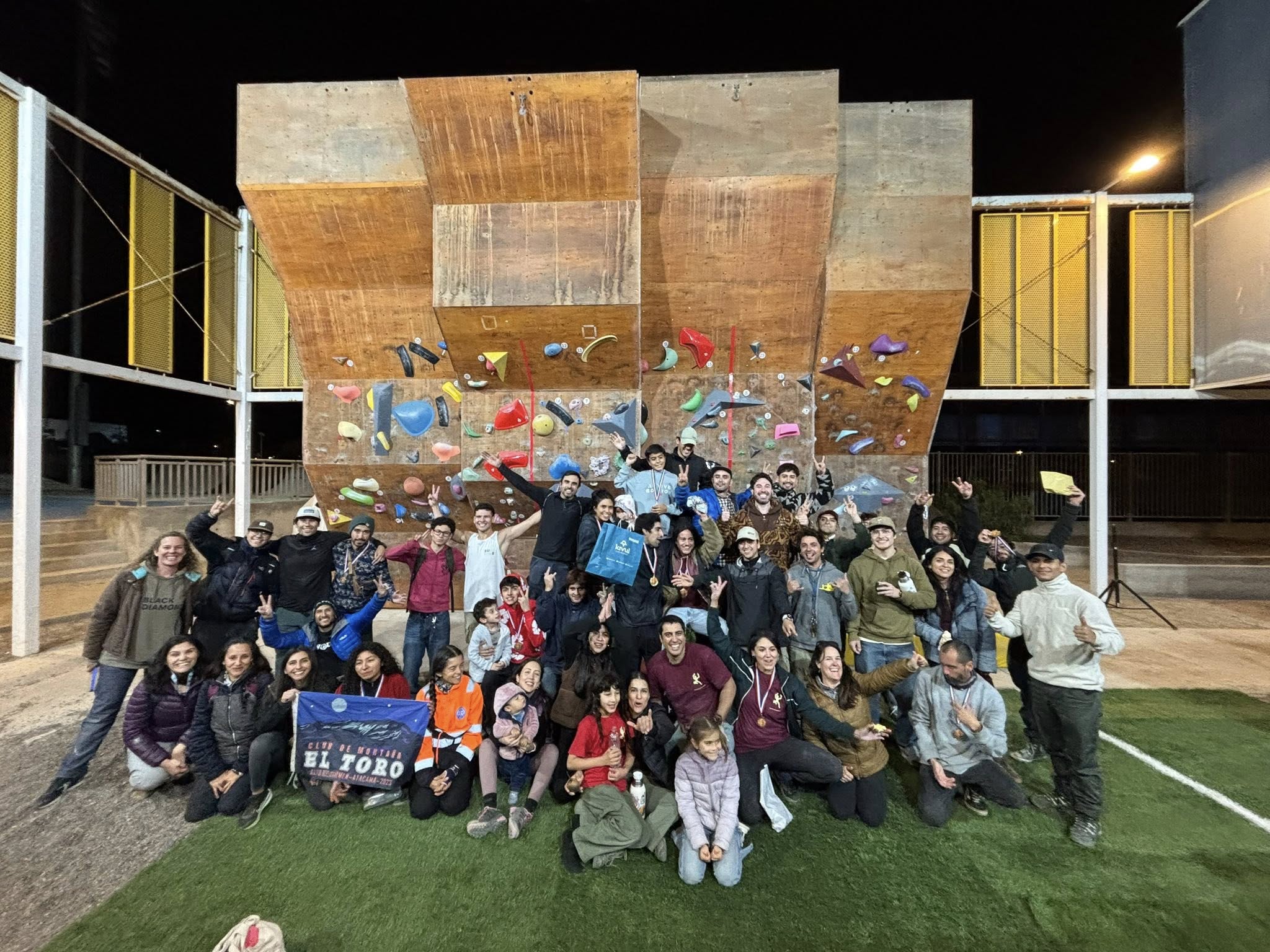 La escalada sigue creciendo en Caldera con exitosa competencia regional de Boulder