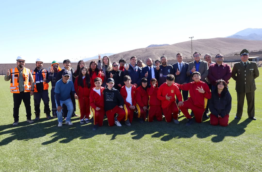 El Salado comienza a renovar su principal recinto deportivo: colocan primera piedra de proyecto en el estadio local