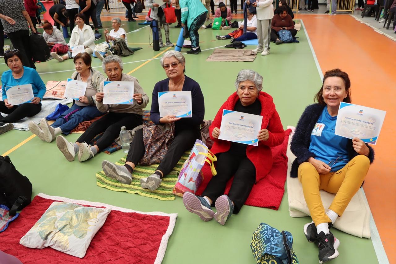 Personas mayores se preparan para participar en las olimpiadas 2026 de Copiapó