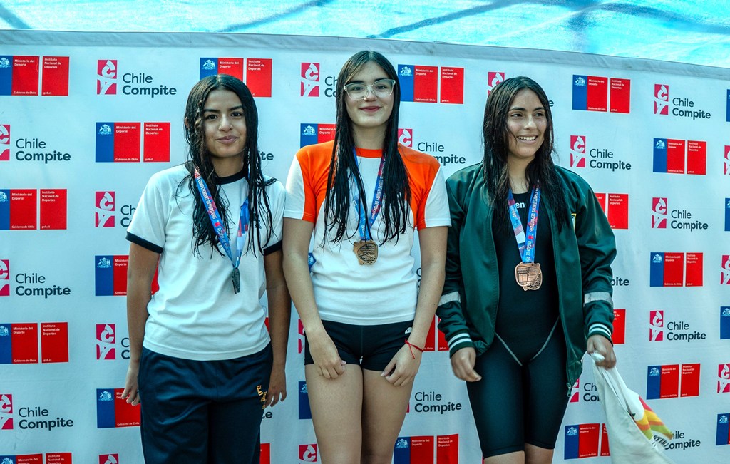 Club Oasis destaca en la natación regional y clasifica a sus integrantes a la Final Nacional de los Juegos Deportivos Escolares