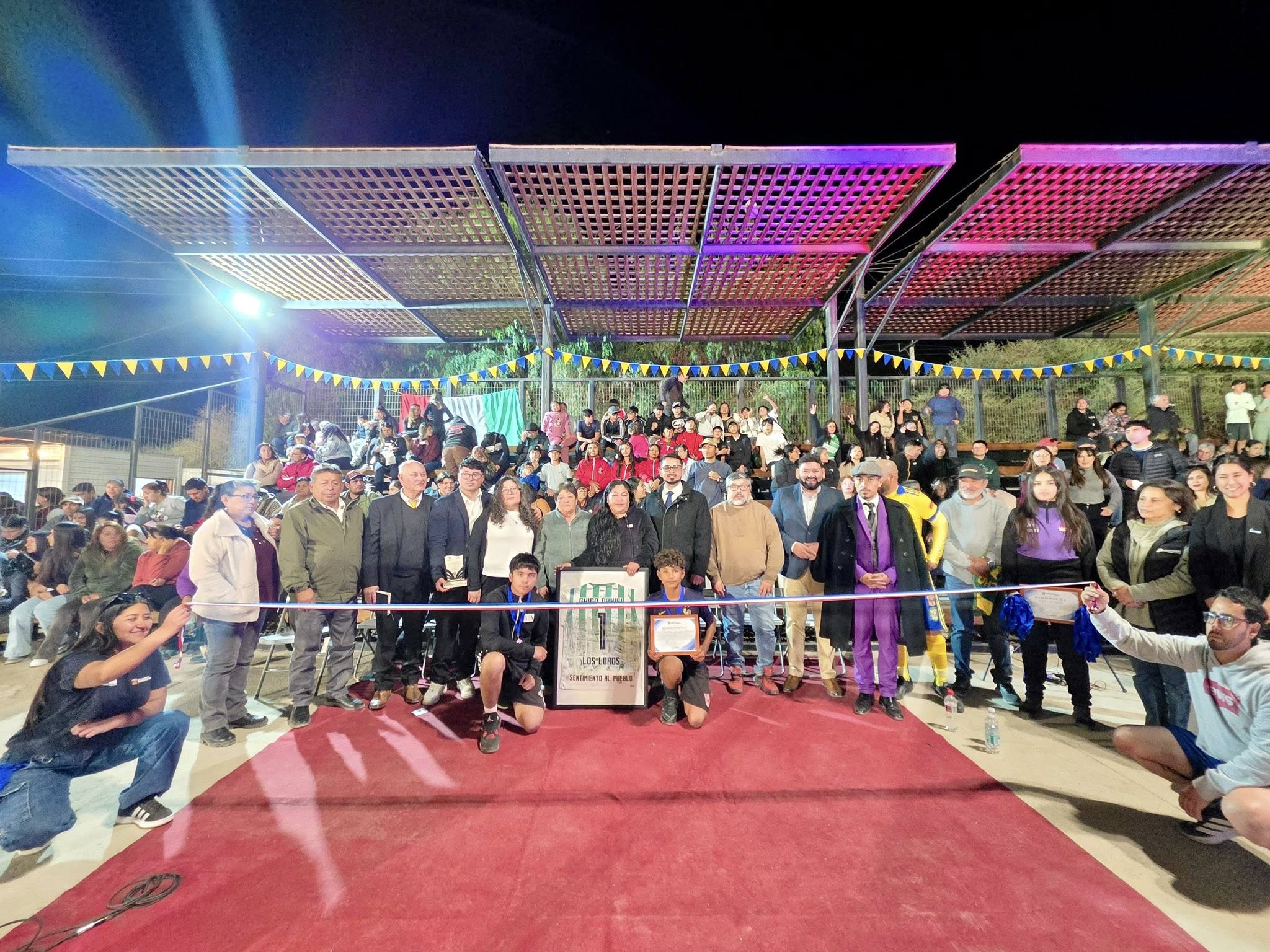 Los Loros celebra la renovación de su estadio y rinde homenaje al histórico arquero Daniel Godoy Rojas