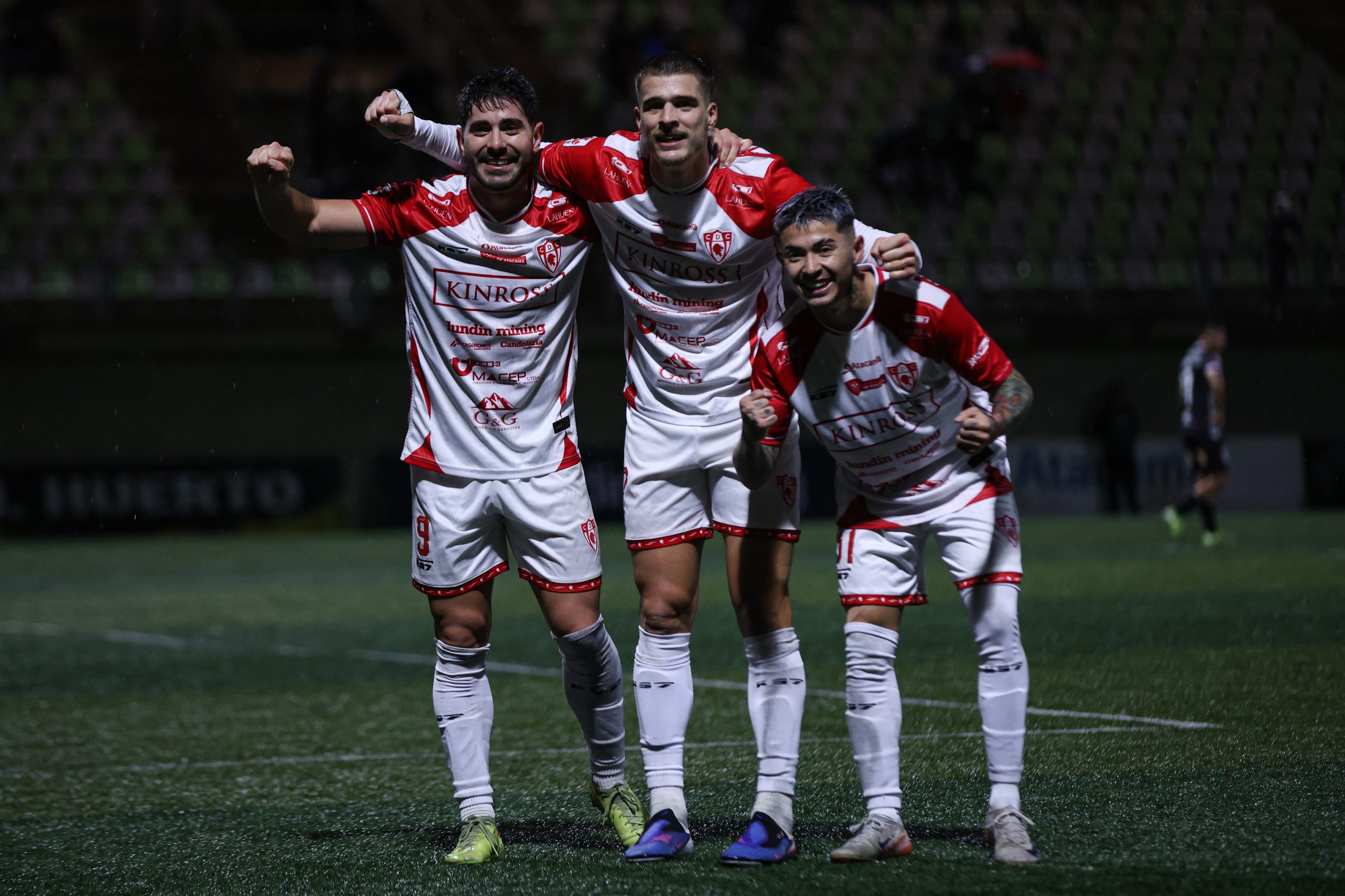 Deportes Copiapó se impone con autoridad ante Curicó Unido bajo la lluvia y vuelve a meterse en la pelea por la liguilla