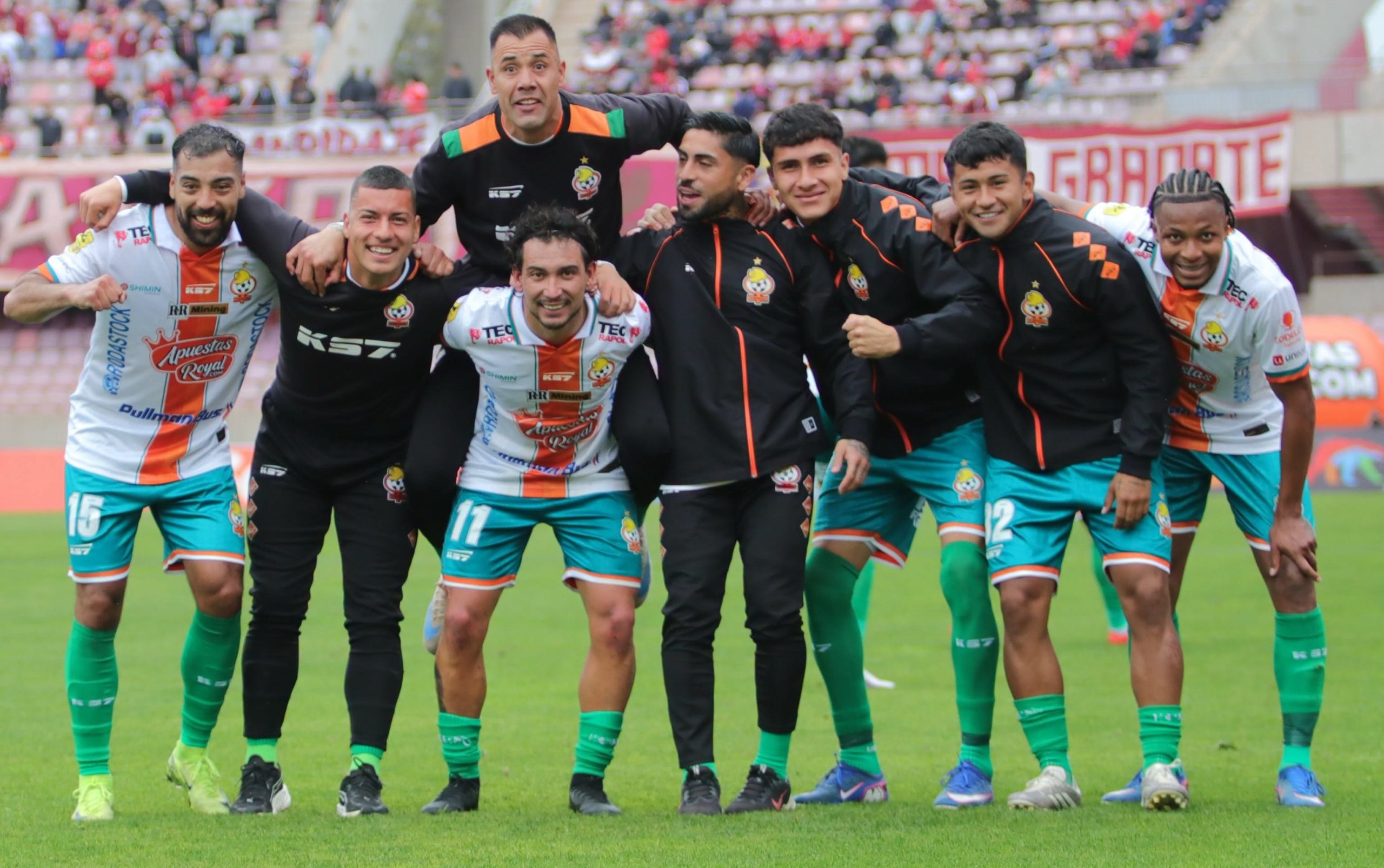Cobresal reacciona en el final y rescata un empate ante Deportes La Serena