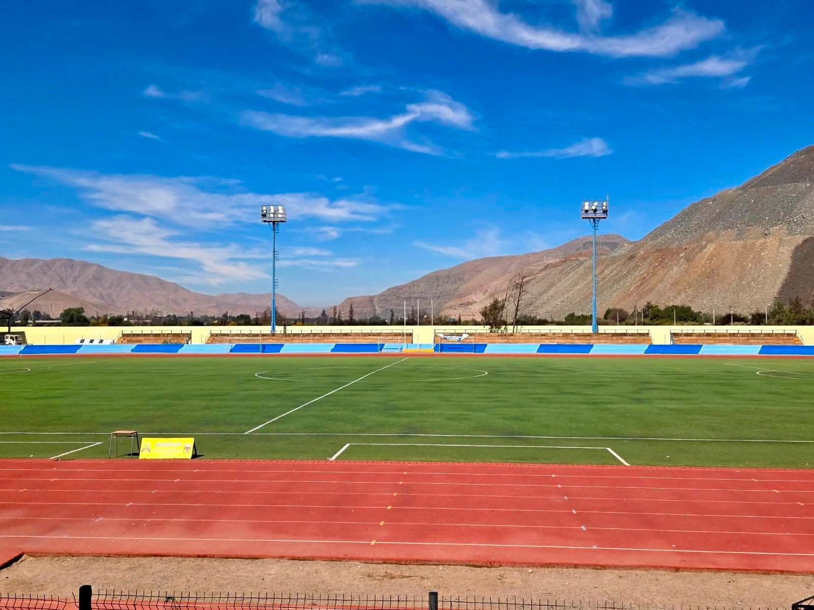 Tierra Amarilla avanza en la reparación de las luces del Estadio Eladio Rojas Díaz