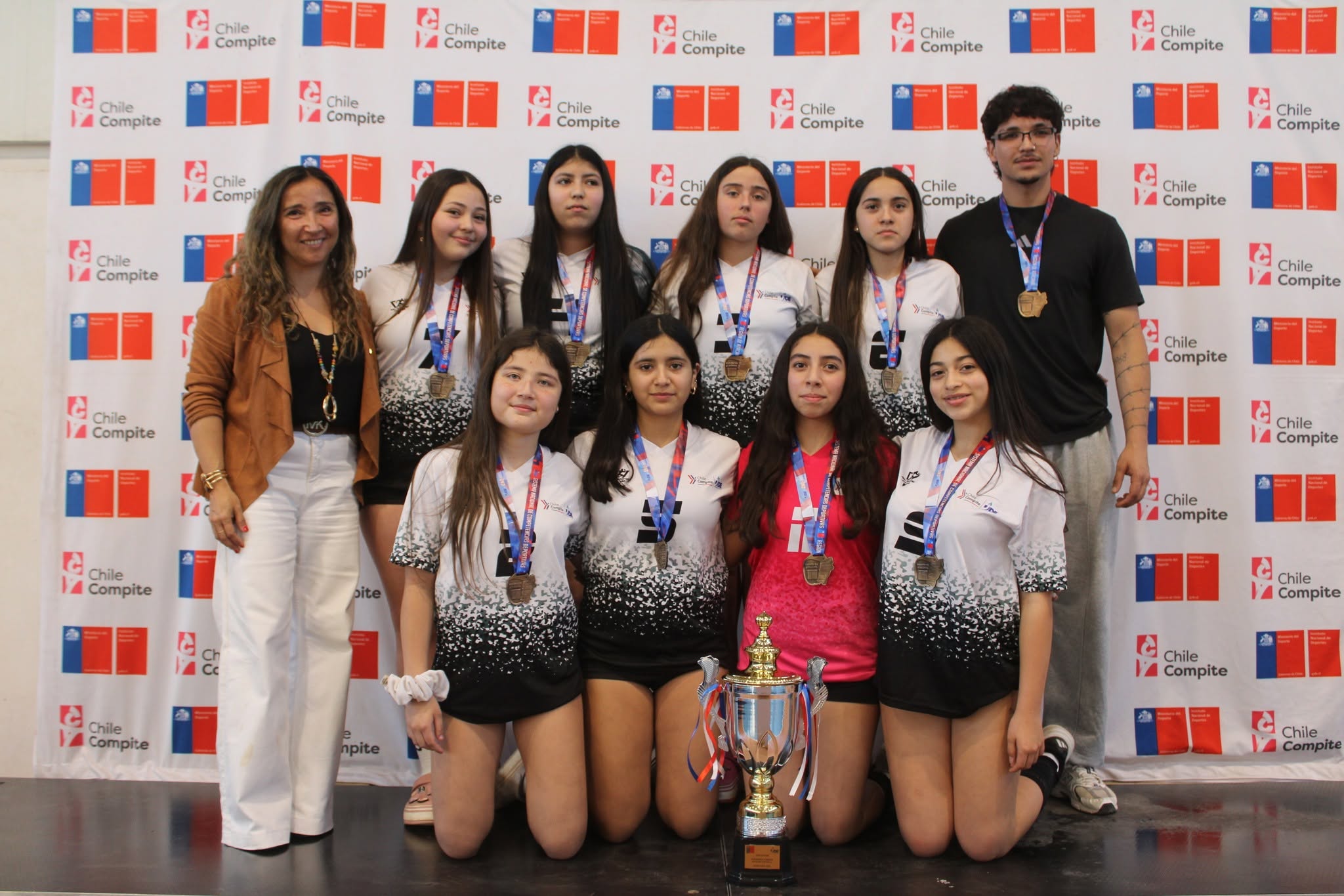 Liceo Federico Varela en varones y Colegio Cervantino en damas representarán a Atacama en la Final Nacional de Vóleibol Escolar