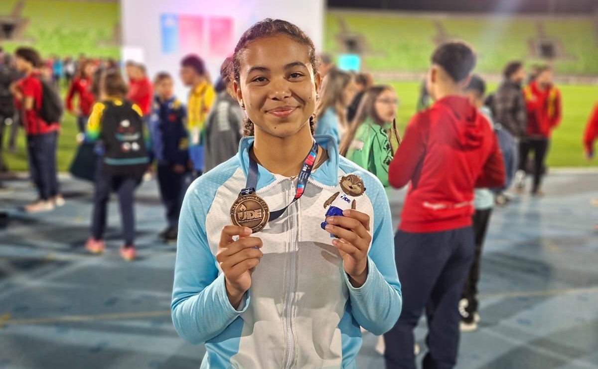 Isabel Toyo Romero conquista el bronce en el lanzamiento del disco femenino para Atacama en la Final Nacional de los Juegos Deportivos Escolares